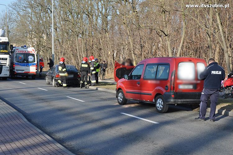 Zdarzenie drogowe na ulicy Jana Pawła II w Szubinie