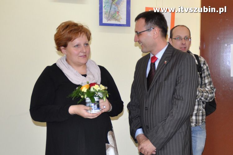 Betlejemskie Światełko Pokoju 2011 zapłonęło na szubińskim rynku