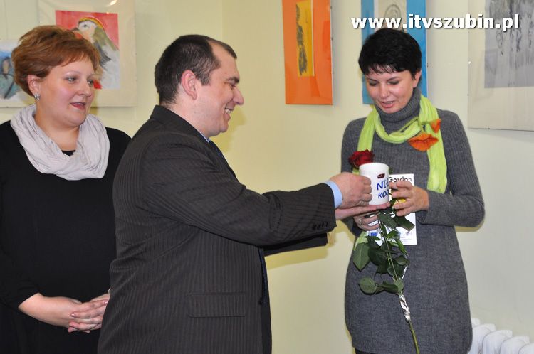 Betlejemskie Światełko Pokoju 2011 zapłonęło na szubińskim rynku