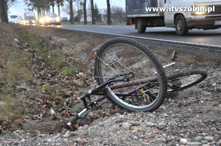 Potrącenie rowerzysty na krajowej piątce przed Kołaczkowem