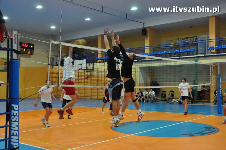 Turniej o Puchar Burmistrza Szubina w Piłce Siatkowej.