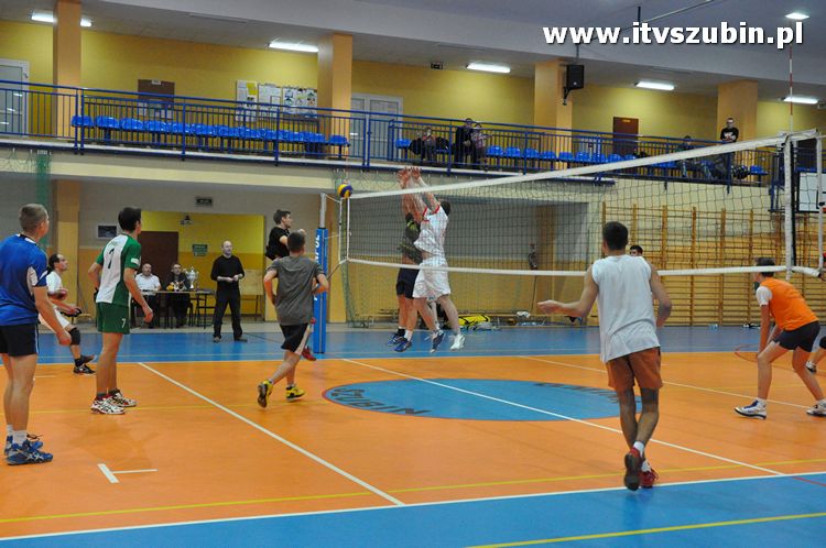 Turniej o Puchar Burmistrza Szubina w Piłce Siatkowej.