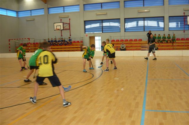 Finał wojewódzki w unihokeju - SP Kołaczkowo wywalczyło 4 miejsce