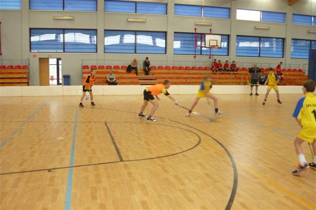 Finał wojewódzki w unihokeju - SP Kołaczkowo wywalczyło 4 miejsce