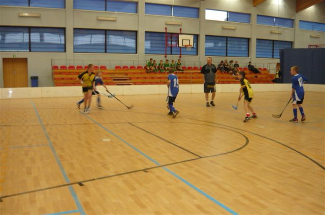 Finał wojewódzki w unihokeju - SP Kołaczkowo wywalczyło 4 miejsce