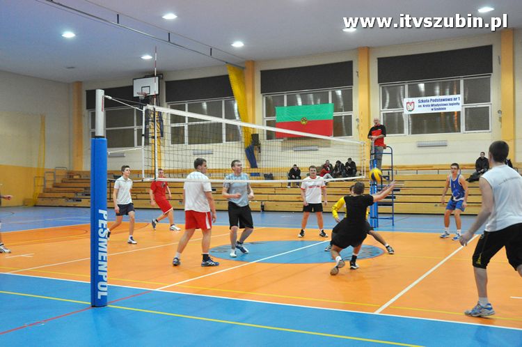Zimowy Turniej w Piłce Siatkowej o puchar Prezesa STS Salsa 2011.