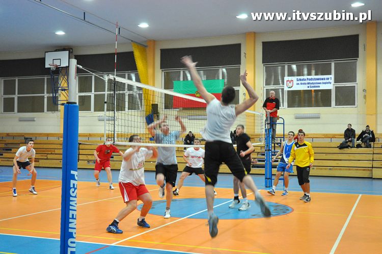 Zimowy Turniej w Piłce Siatkowej o puchar Prezesa STS Salsa 2011.