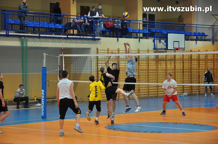 Zimowy Turniej w Piłce Siatkowej o puchar Prezesa STS Salsa 2011.