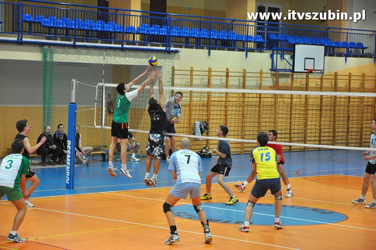 Zimowy Turniej w Piłce Siatkowej o puchar Prezesa STS Salsa 2011.