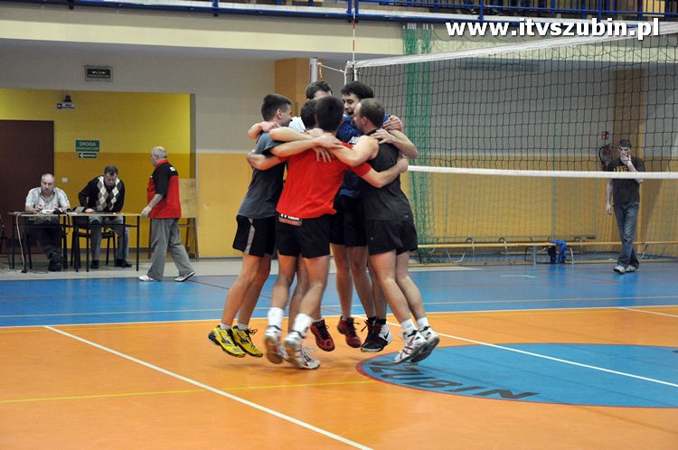 Zimowy Turniej w Piłce Siatkowej o puchar Prezesa STS Salsa 2011.