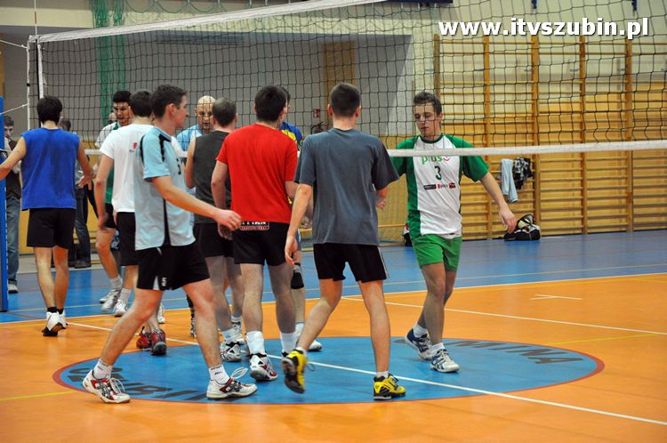 Zimowy Turniej w Piłce Siatkowej o puchar Prezesa STS Salsa 2011.