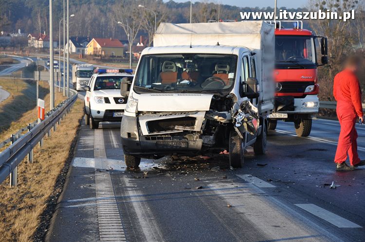 Kolizja drogowa na zjeździe z obwodnicy Szubina.