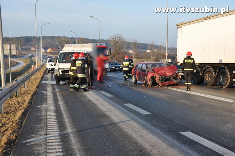 Kolizja drogowa na zjeździe z obwodnicy Szubina.