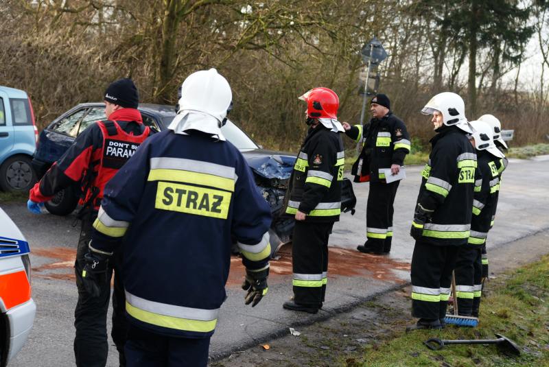 Szklanka na drogach i czołówka w Miastowicach.