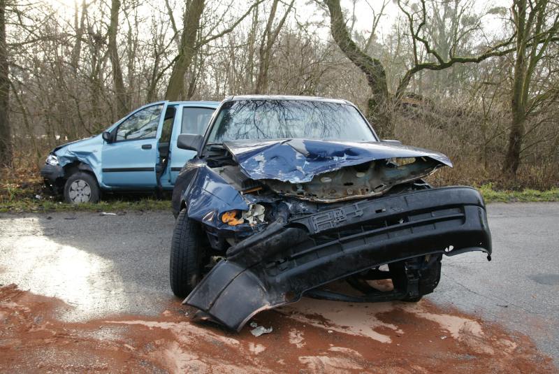 Szklanka na drogach i czołówka w Miastowicach.