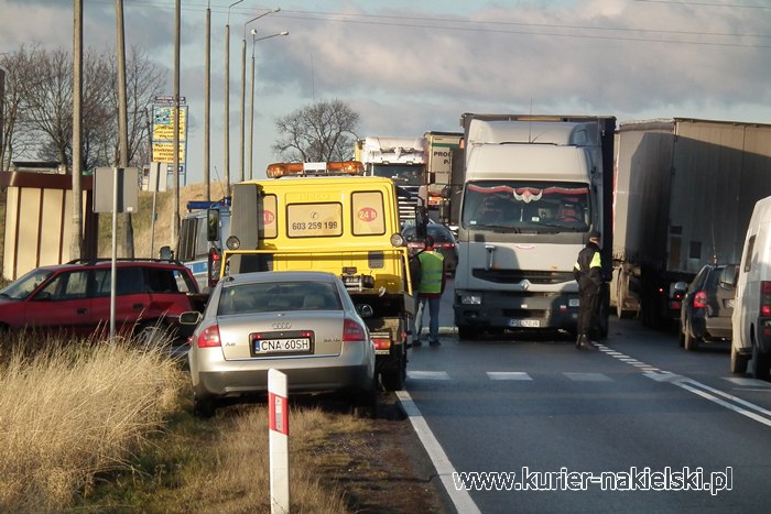 Kolizja na krajowej 10 w Lubaszczu