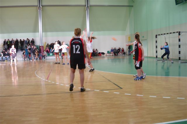 Ćwierćfinał wojewódzki w piłce ręcznej dziewcząt.