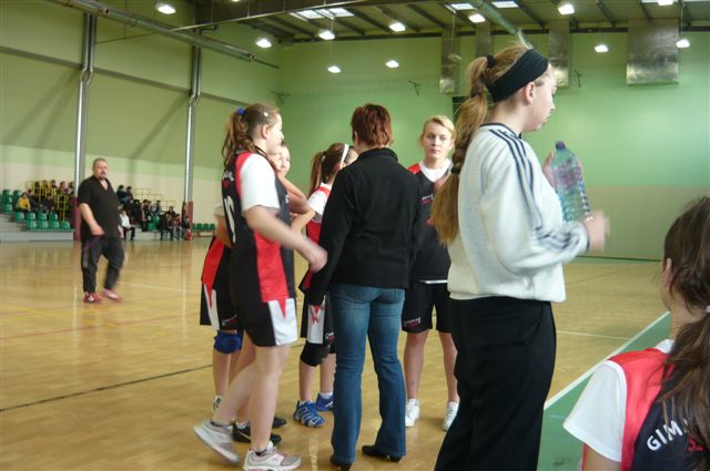 Ćwierćfinał wojewódzki w piłce ręcznej dziewcząt.