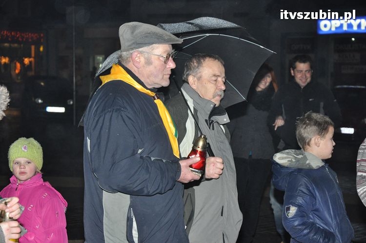 Betlejemskie Światełko Pokoju 2011 zapłonęło na szubińskim rynku
