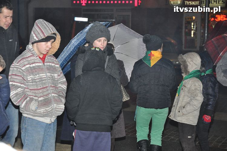 Betlejemskie Światełko Pokoju 2011 zapłonęło na szubińskim rynku