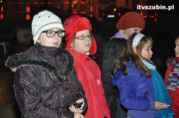 Betlejemskie Światełko Pokoju 2011 zapłonęło na szubińskim rynku