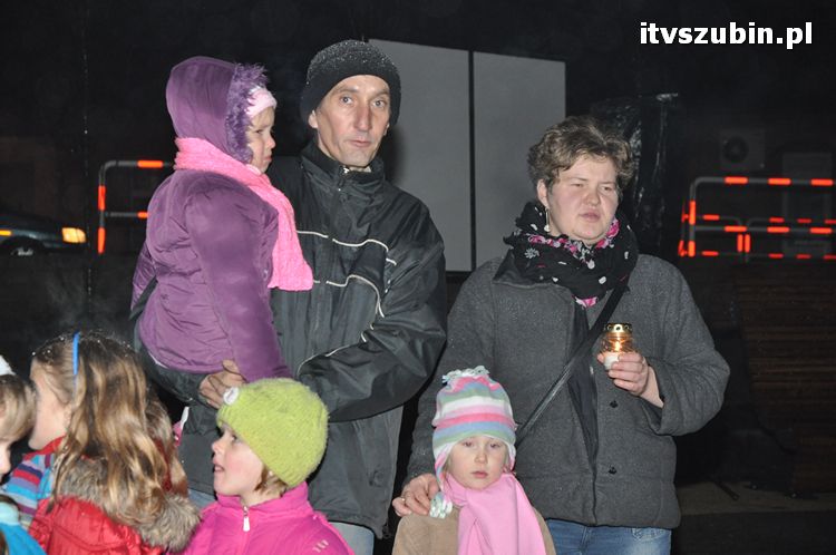 Betlejemskie Światełko Pokoju 2011 zapłonęło na szubińskim rynku