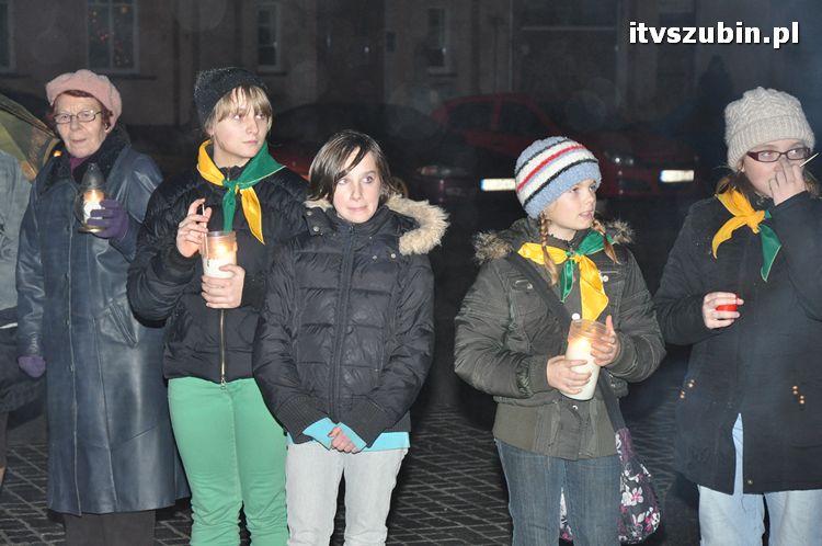 Betlejemskie Światełko Pokoju 2011 zapłonęło na szubińskim rynku