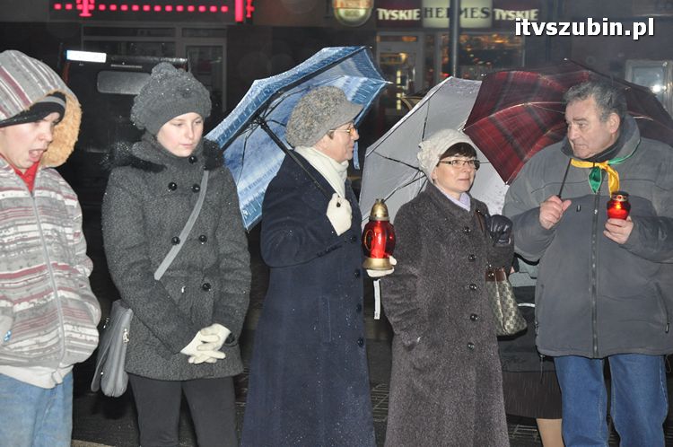 Betlejemskie Światełko Pokoju 2011 zapłonęło na szubińskim rynku