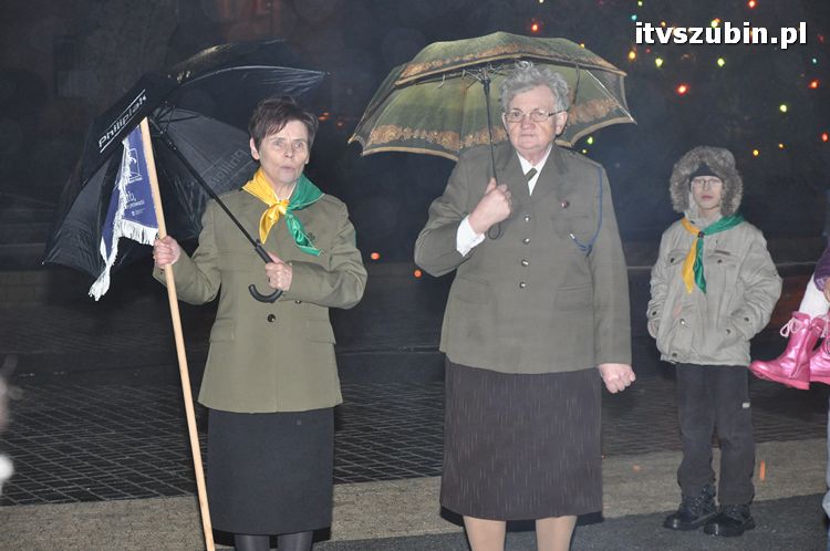 Betlejemskie Światełko Pokoju 2011 zapłonęło na szubińskim rynku
