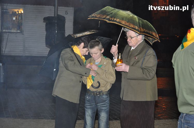 Betlejemskie Światełko Pokoju 2011 zapłonęło na szubińskim rynku