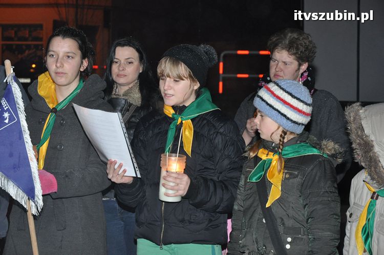 Betlejemskie Światełko Pokoju 2011 zapłonęło na szubińskim rynku