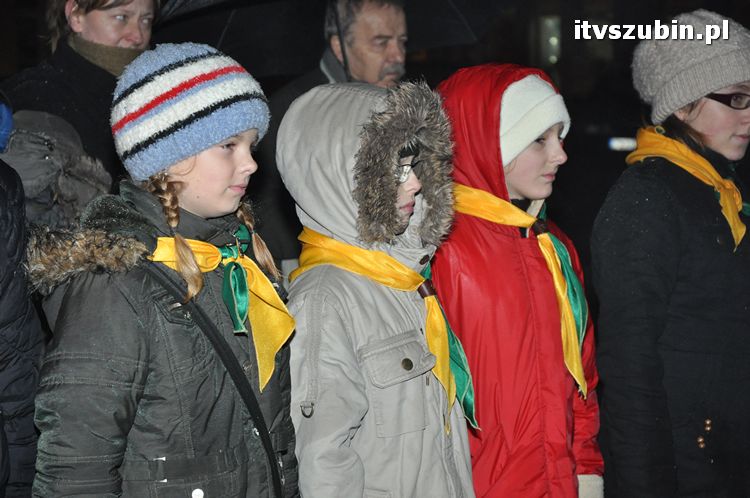 Betlejemskie Światełko Pokoju 2011 zapłonęło na szubińskim rynku