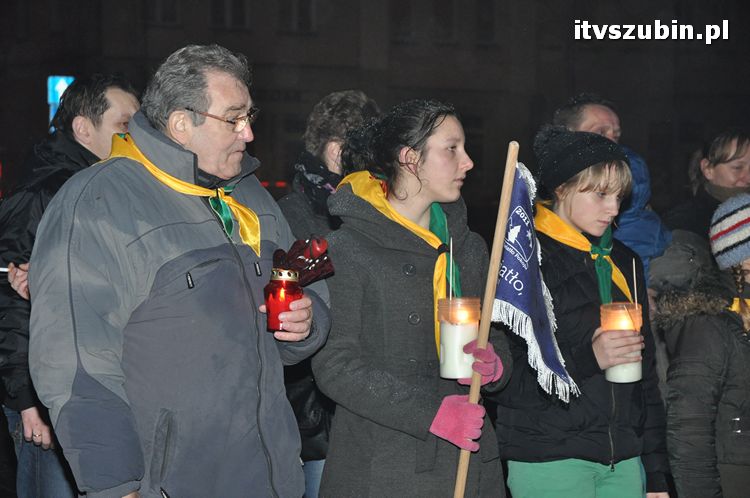 Betlejemskie Światełko Pokoju 2011 zapłonęło na szubińskim rynku