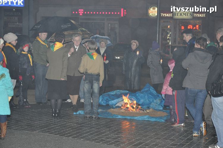 Betlejemskie Światełko Pokoju 2011 zapłonęło na szubińskim rynku