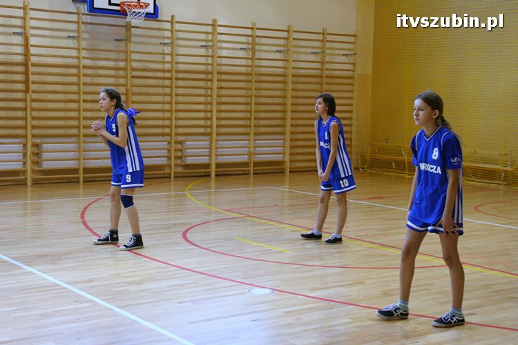 Szkoła Podstawowa z Królikowa wygrywa mistrzostwa powiatu w mini siatkówce