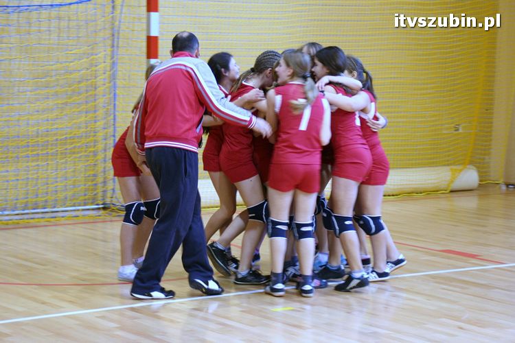 Szkoła Podstawowa z Królikowa wygrywa mistrzostwa powiatu w mini siatkówce