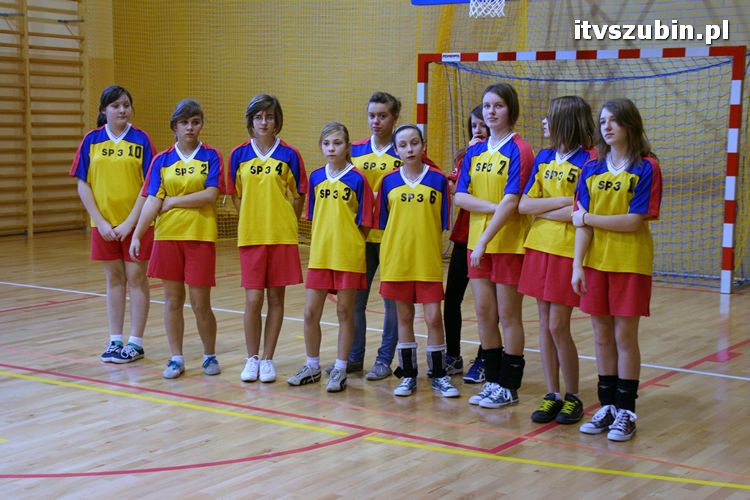 Szkoła Podstawowa z Królikowa wygrywa mistrzostwa powiatu w mini siatkówce