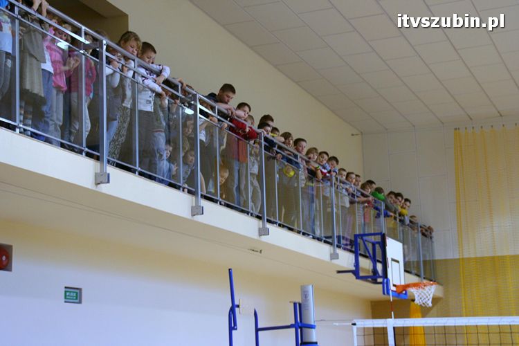 Szkoła Podstawowa z Królikowa wygrywa mistrzostwa powiatu w mini siatkówce