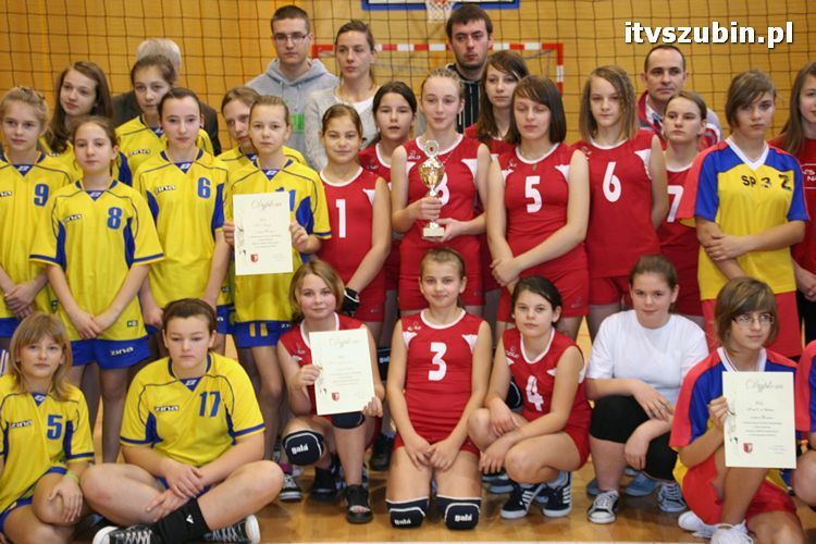 Szkoła Podstawowa z Królikowa wygrywa mistrzostwa powiatu w mini siatkówce