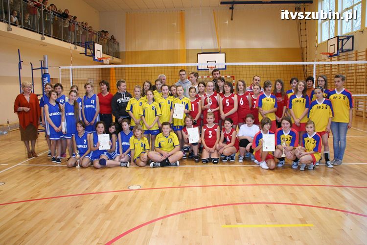Szkoła Podstawowa z Królikowa wygrywa mistrzostwa powiatu w mini siatkówce