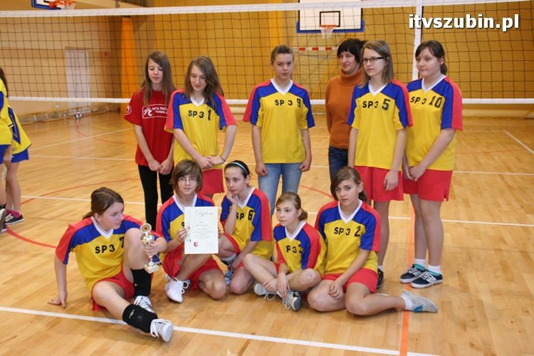 Szkoła Podstawowa z Królikowa wygrywa mistrzostwa powiatu w mini siatkówce