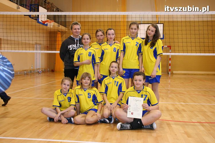 Szkoła Podstawowa z Królikowa wygrywa mistrzostwa powiatu w mini siatkówce