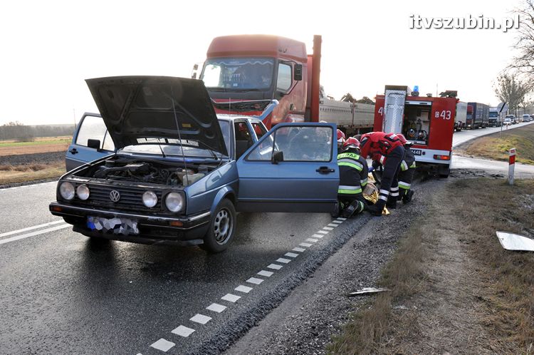 Wypadek trzech samochodów na krajowej 5, dwie osoby trafiły do szpitala