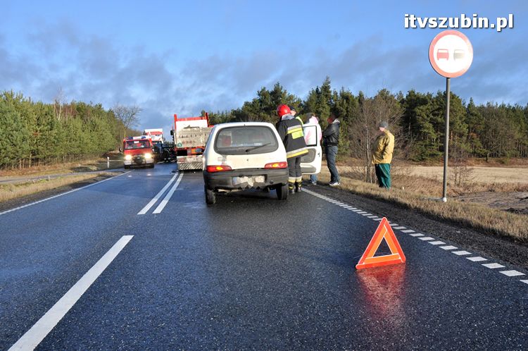 Wypadek trzech samochodów na krajowej 5, dwie osoby trafiły do szpitala