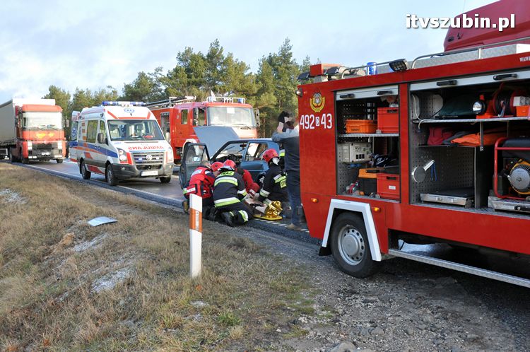Wypadek trzech samochodów na krajowej 5, dwie osoby trafiły do szpitala