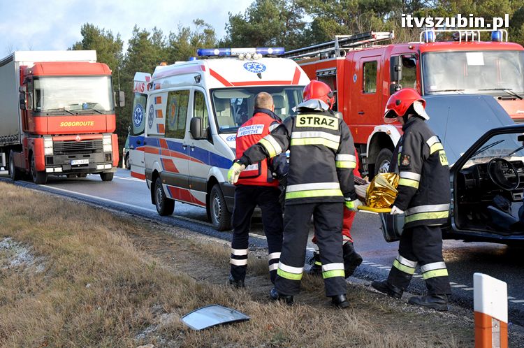 Wypadek trzech samochodów na krajowej 5, dwie osoby trafiły do szpitala