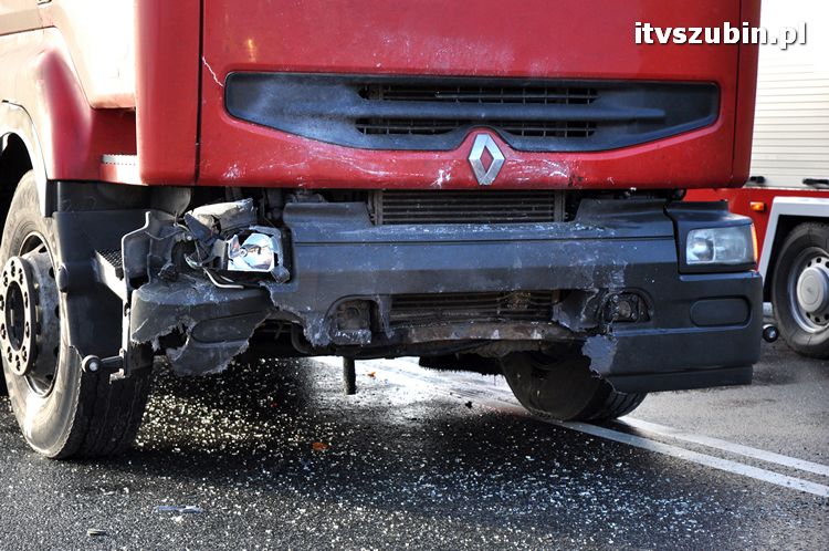 Wypadek trzech samochodów na krajowej 5, dwie osoby trafiły do szpitala