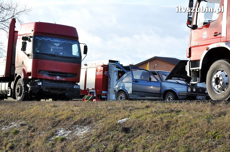Wypadek trzech samochodów na krajowej 5, dwie osoby trafiły do szpitala