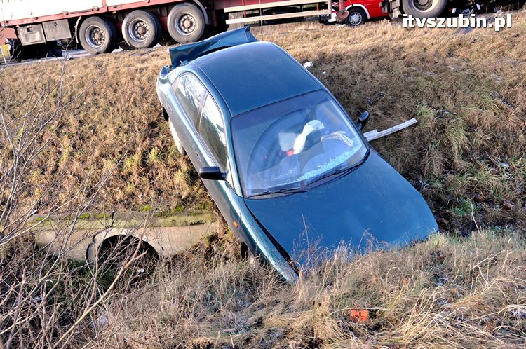Wypadek trzech samochodów na krajowej 5, dwie osoby trafiły do szpitala