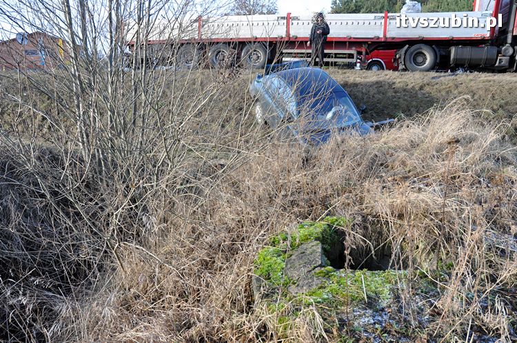 Wypadek trzech samochodów na krajowej 5, dwie osoby trafiły do szpitala